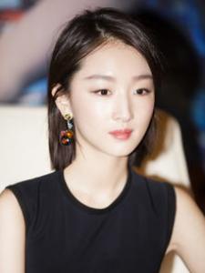 周冬雨短发发型 名副其实的短发女王