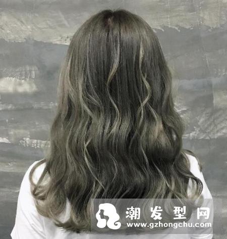 护发素多长时间洗掉效果最好 护发素的正确用法注意事项