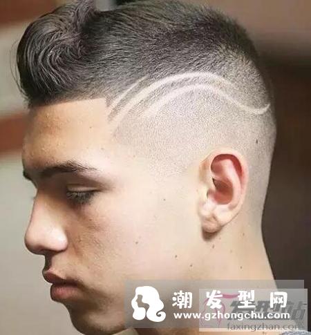 男生三道杠刻痕发型 个性酷炫回头率超高