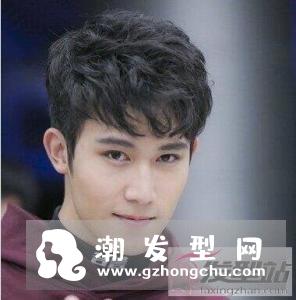 微烫发型男蓬松学生 阳光帅气尽显青春活力