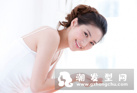 刘海下面长痘痘怎么办 把刘海夹起来