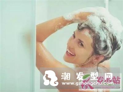 夏天头发出油怎么办 油头发型护理须知