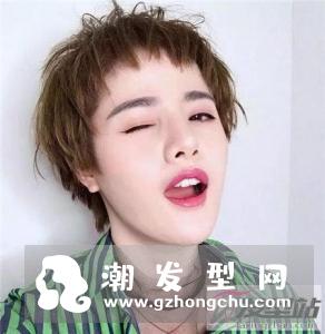 气质精灵女生短发 纹理感设计更修颜