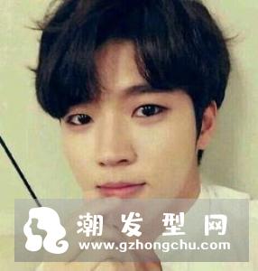 杨洋最新发型图片 三七分加逗号刘海