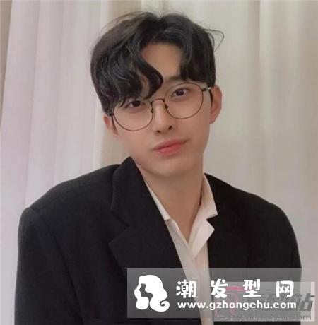 戴眼镜男生适合什么发型 近视眼也帅翻天