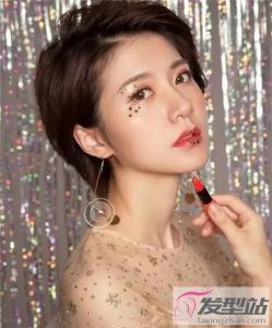 假小子短发正流行　款款掰弯身边妹纸