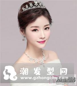 适合戴皇冠的发型 打造浪漫梦幻公主