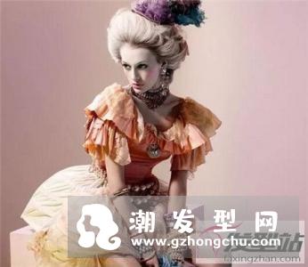 复古风宫廷盘发 优雅高贵宛如王后