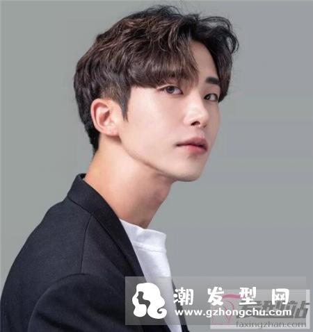 新款韩版男生发型 让你帅气时尚一整年