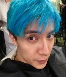 黑蓝色头发怎么染 怎么调色