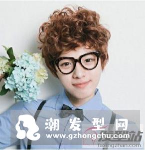 男生小卷烫发发型 复古小卷再次席卷时尚热潮