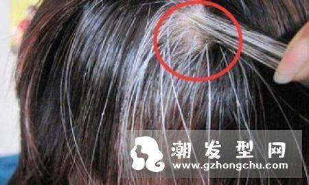 怎么IU、高俊熙刘海微乱看起来就萌呢?
