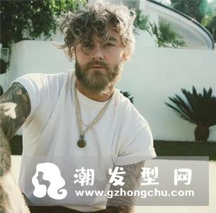 男士烫发纹理发型 将自己打造得更潮