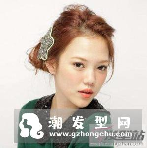 自己可以扎的简单发型 侧边花苞头甜美又减龄