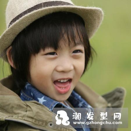 大额头男生适合的发型 “半露额”刘海让你颜值暴涨