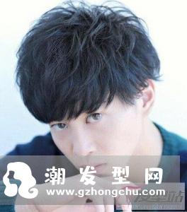 帅气蓬松发型男 让修颜与时尚兼得