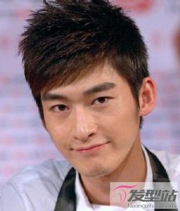 男生烫什么发型好看 定位烫蓬松有型显男人味