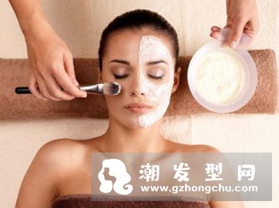 洗完澡先吹头发还是先敷面膜 一起进行的好处