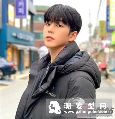 新款韩版男生发型 让你帅气时尚一整年