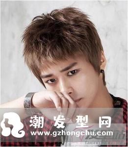 男生时尚短碎发发型 塑造清爽利落男人味