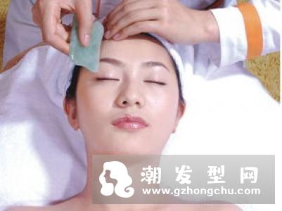 护发素多长时间洗掉效果最好 护发素的正确用法注意事项