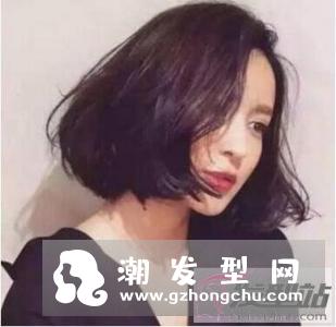 女生空气烫短发发型 凌乱与慵懒兼得美出新高度