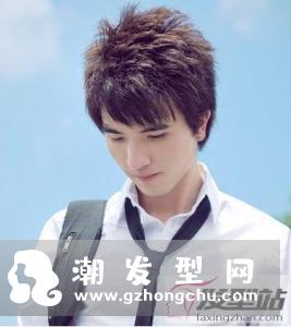 帅气男生烫发发型 蓬松感细卷烫发打造潮男