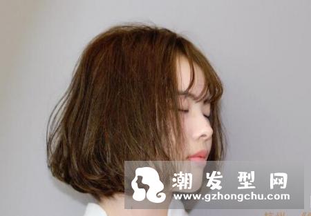 护发精油和护发素有什么区别 用了护发精油还要用护发素吗