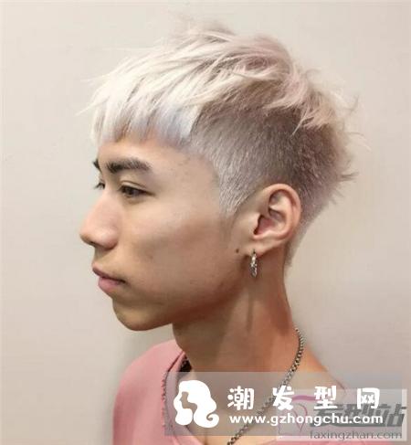 把两边剃掉的发型叫什么 铲青男生两边铲帅气迷人