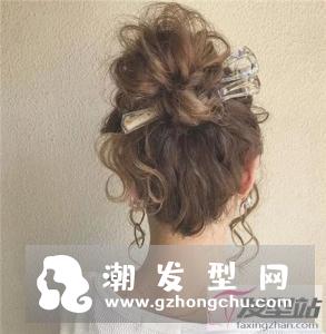 日系蓬松空气感盘发 “小尾巴”发型个性吸睛