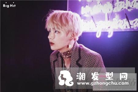 超人气纹理烫男生短发发型 时尚有型展现百变魅力