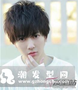 微烫发型男蓬松学生 阳光帅气尽显青春活力