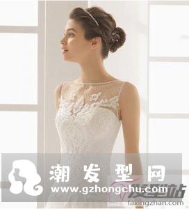 中年女士成熟盘发 减龄洋气韵味十足