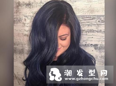 黑蓝色是什么颜色 在阳光下是什么颜色