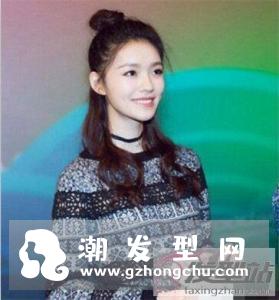 中长卷发怎么扎 半丸子头俏皮减龄