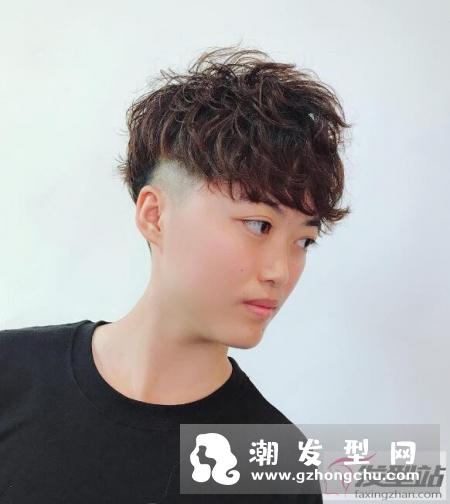 中性帅气女生超短发型 两边剃掉不仅修颜还很潮