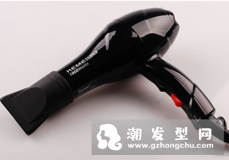 吹风机正确的使用方法 冷风吹头发有什么好处
