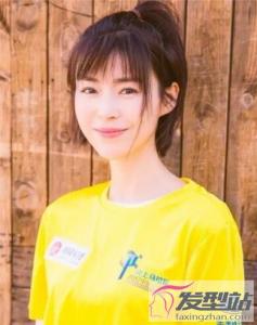 女生清爽利落短直发 飘逸发丝最为动人