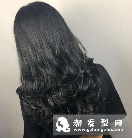 护发精油和护发素有什么区别 用了护发精油还要用护发素吗