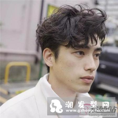推后边烫发发量少的男生不容错过的烫发款式