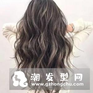 纹理烫发型图男中分 简约自然中不乏帅气