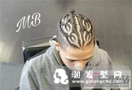 贴头辫怎么编 这发型城会玩