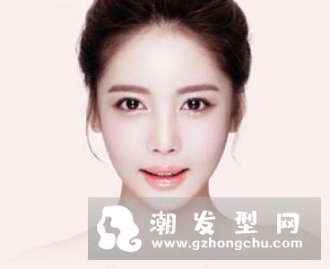 有刘海的发型扎法 适合当伴娘的齐刘海花苞头扎发