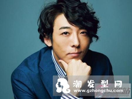 大热男士发型绝对是卷发 男生中长度卷发超显时尚感