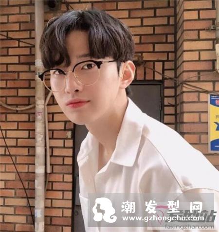 戴眼镜男生适合什么发型 近视眼也帅翻天