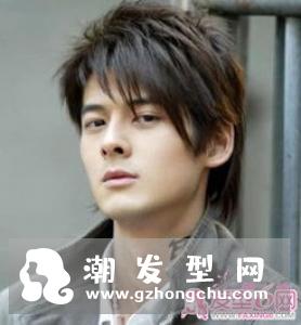 男生发型两边短中间长 清爽率性时髦撩人