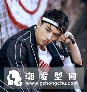 男生短发黑人烫造型 吸睛亮眼制造高回头率