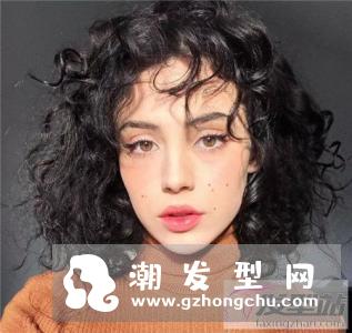 高颜值才能驾驭的发型 “颓废卷”让人眼前一亮