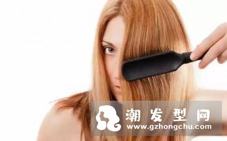 头发干枯毛躁分叉原因 这5个坏习惯很伤发质