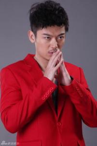 男生染什么发色显白 时尚有个性白成一道光